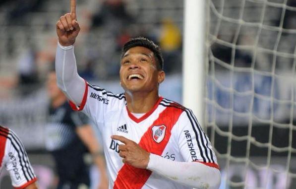 Sportia's tweet photo. Llegó el tan ansiado jueves. 
Quién gana el primer Superclásico?

RT Boca
FAV River http://t.co/SD3Ny71INl