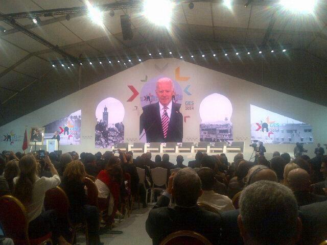 Joe biden VP au ,le public lui chante happy birthday Mr vice-president  