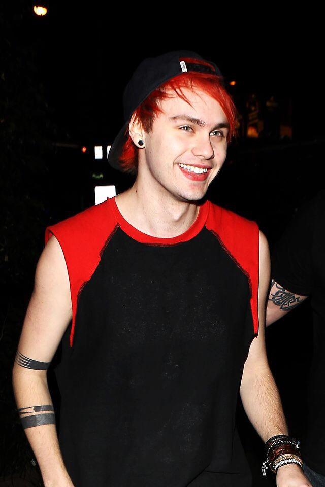 HAPPY 19TH BIRTHDAY TO THIS PUNK ROCK KITTEN MICHAEL GORDON CLIFFORD OHMYGOF YOURE SUCH A BALL OF SUNSHINE ILY 