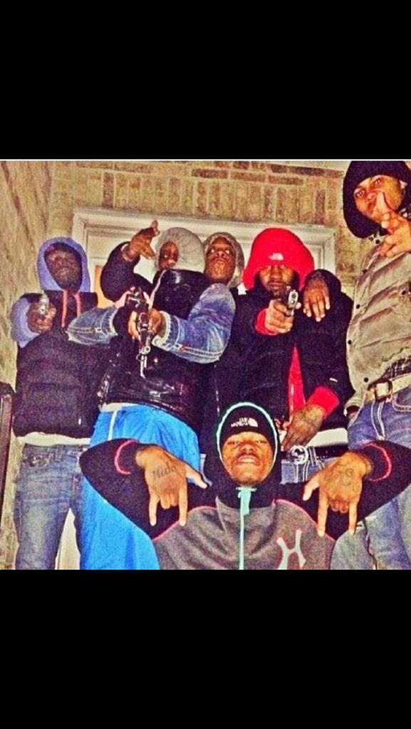 Lil___Shoota's tweet photo. ⛽️🅰♌️⛽️ #freeTroub 🔓🔑M.O.B set hoe http://t.co/1zwVUGgFas