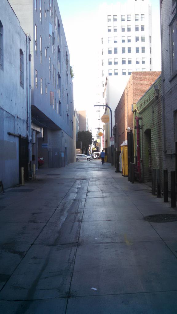 ourNativeSound's tweet image. Santa Monica is beautifully constructed even in the most unlikely places. #calilife #SantaMonica #alleypic