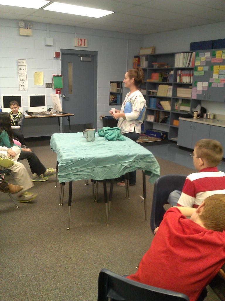 HES_mshorn's tweet photo. Learning all about what it's like to be a surgical technician with Mrs. Bean http://t.co/EZvZpIUMql
