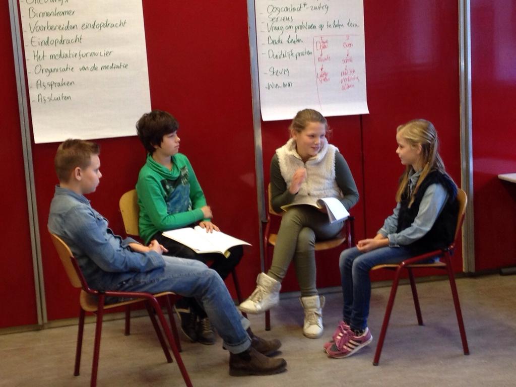 WSKOPiusX's tweet photo. ---
---De eerste 10 leerlingen hebben hun mediatorendiploma verdiend!
Verzonden via WhatsApp http://t.co/iEyZJO1uex