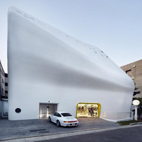 dezeen's tweet photo. A curving concrete shell encases Paul Smith's flagship store in South Korea: http://t.co/tuGcVhuXkG #architecture http://t.co/wrv6ifWNhH