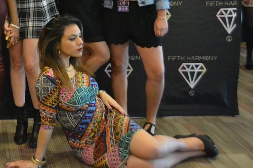 9GAG's tweet photo. "Your crush is coming"

Me: What should I do?!?

"Act Normally"

Me: http://t.co/Ws1Ahhlm4p