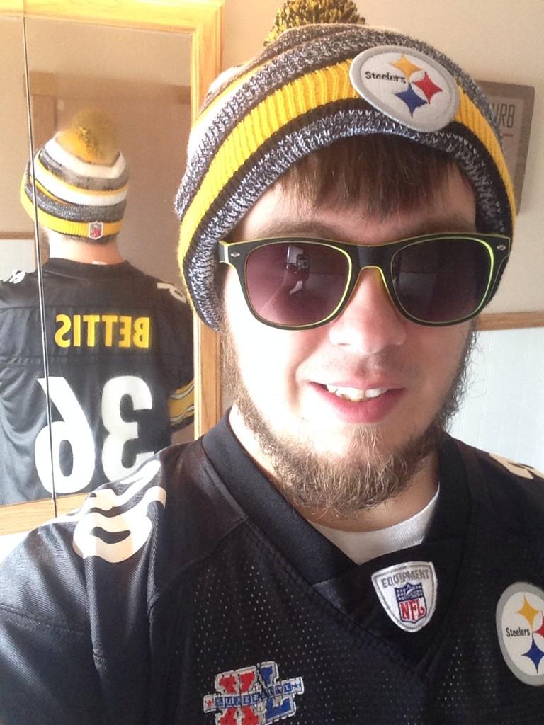 jypser's tweet photo. @SteelersUnite wearin the @JeromeBettis36 jersey during #SNUbye gotta get him to the #HallOfFame #canton #myhomecity http://t.co/67yVdRiXIQ