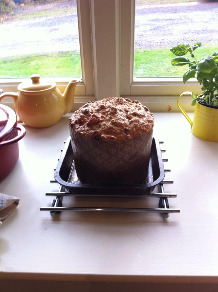 TheCranberryLf's tweet photo. Fruit and nut panettone http://t.co/mk5G0CLrGL