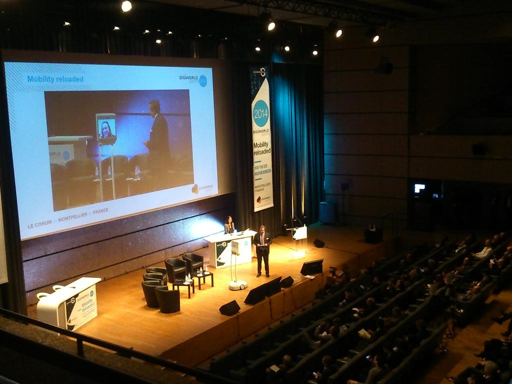 FRUL_LR's tweet photo. @axellelemaire via #beampro pour clôturer #DWS14 @DigiWorldIDATE , + digital, c est dur... http://t.co/gREgOBvDZX