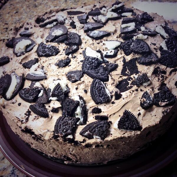 TheFoodsWorld's tweet photo. Oreo Cheesecake. http://t.co/NL1fsHfjJU