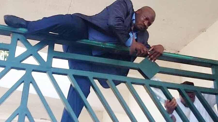 Presmatic_'s tweet photo. "@eMCiiflames: Nigerian senators  http://t.co/q96rUpfebF"oo