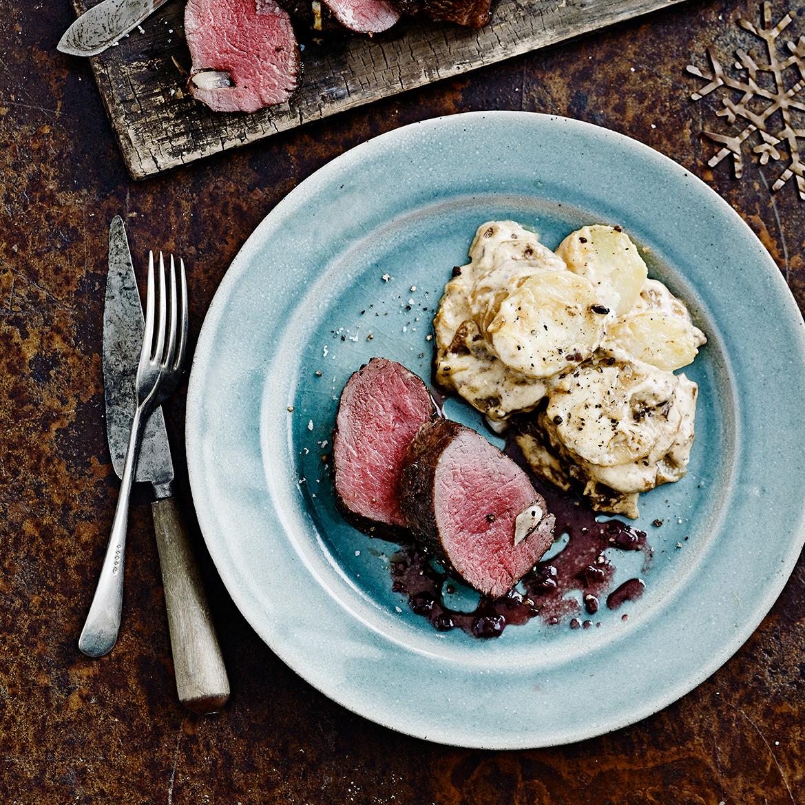 jamie_magazine's tweet photo. Give your roast dinner a makeover! Venison with gratin dauphinoise from this month's mag http://t.co/jyVtpu79Y8 http://t.co/SKZwfYvS9s