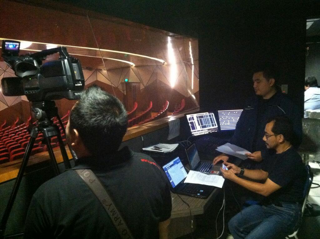fajareridianto's tweet photo. top RT @mandaJules: Semangat! "@ddbaccelerator Prepare for live streaming Global Entrepreneurship Week @UseeTVcom http://t.co/HNmGk5DBfN"