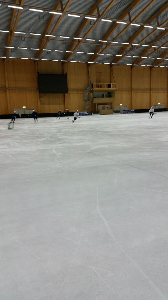 Bandystiernh's tweet photo. Ispass på bandygym #rättvikarena  #svbandy http://t.co/S4GjtM4eIy