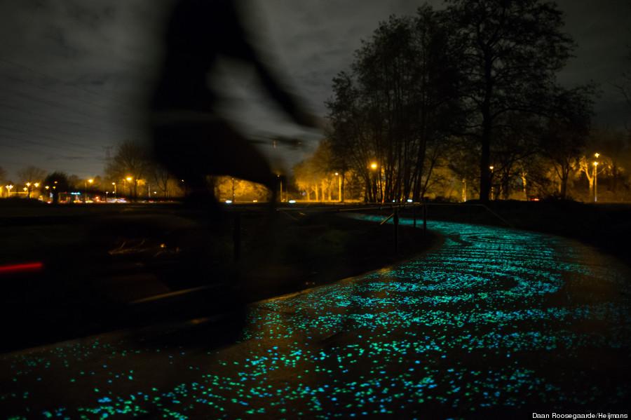 HuffPostCanada's tweet photo. This starry bike path could be coming to Toronto http://t.co/q4BUKx4DWc http://t.co/Ytol70c5a4