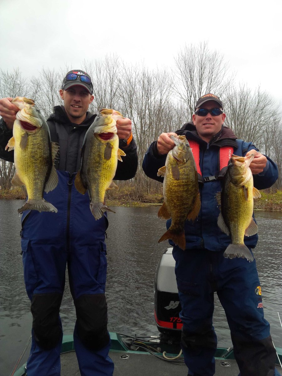 MikeLoughlin77's tweet image. Last day on the water in 2014 #awesomeday #fallbite #bigbass