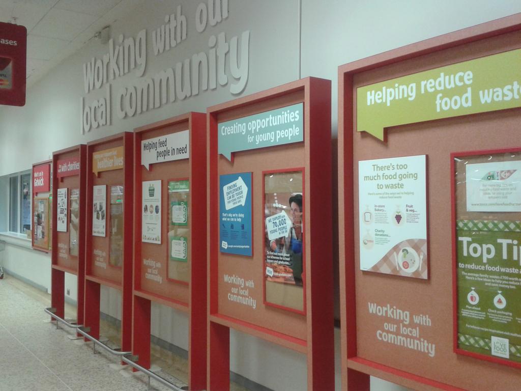 Gatwick_tesco's tweet photo. Loving our New Community Boards :-) @AndyWoolfenden @TJ_Hgt @XDebbieBrooksX @DUKTescoSE @greg_teasdale http://t.co/kJBMXuNY89