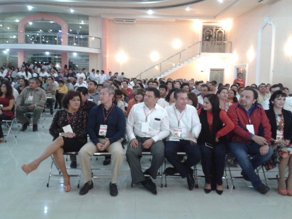 lnetomartinez's tweet photo. Ayer presentes en la Sesión Extraordinaria del #ConsejoPolíticoPRI @PRI_Yucatan @DiputadosPRI_LX @carlospavonf http://t.co/wGu0vzaHOb