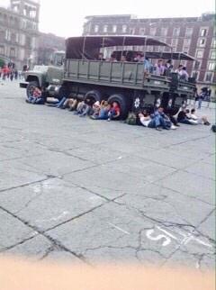 facufacundo's tweet photo. Que raro los nuevos uniformes de los militares http://t.co/ccGrw8EZwv