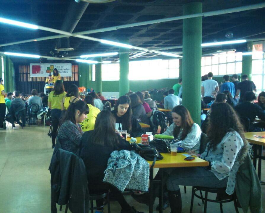 comision2014edu's tweet photo. Y en breves... ¡¡nueva ronda de bingo!! ¡¡Te esperamos!! ¡¡D&amp;J central!! http://t.co/ZrYzvva86J
