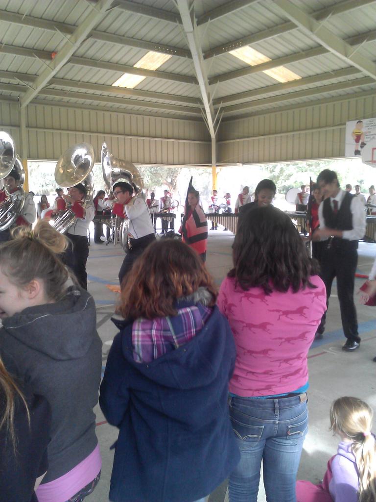 HES_mshorn's tweet photo. Awesome time with Hudson High School Marching Band http://t.co/oAWKTmh06f