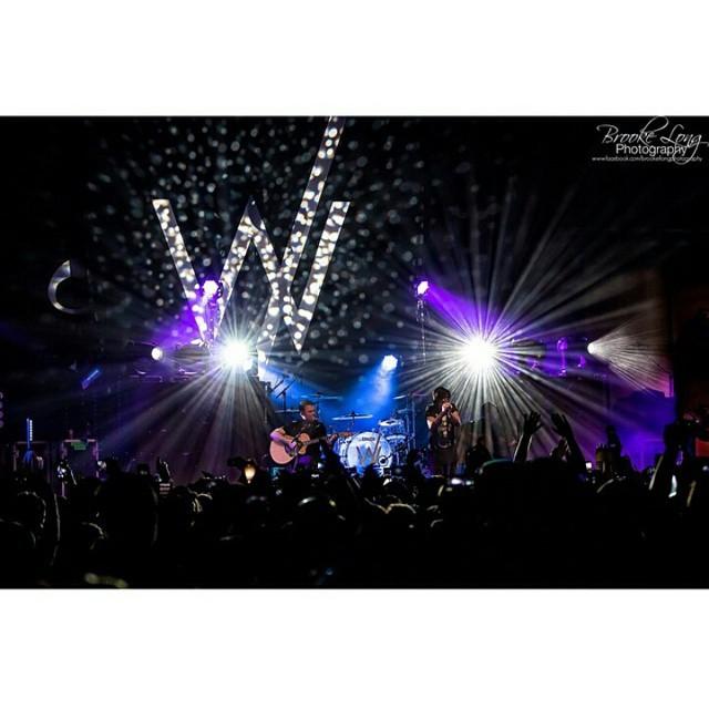 SWStheband's tweet photo. 4,000 strong in Lancaster! Photo: @BrookeLongPhoto #theworldtour http://t.co/YjBk6VWqae