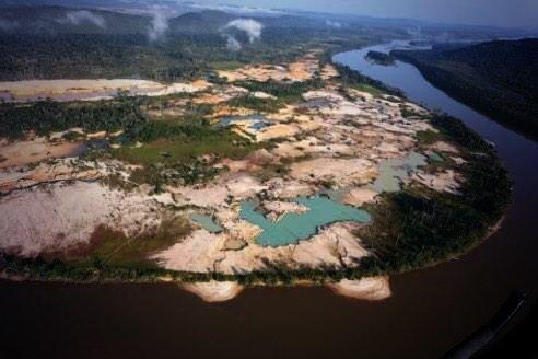 MaihenH's tweet photo. No Hizo Falta Una Bomba Atómica para Destruir el Amazona y Parque Canaima solo 15 Años del Socialismo del Siglo XXI. http://t.co/uB65yaxChx