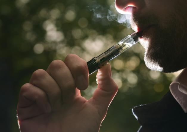 UniqBuy's tweet photo. News | #ecigs ‘could help save millions’, MSPs told http://t.co/Ofe2D5Wlas #vape #vapelife http://t.co/LqXvC05HvX