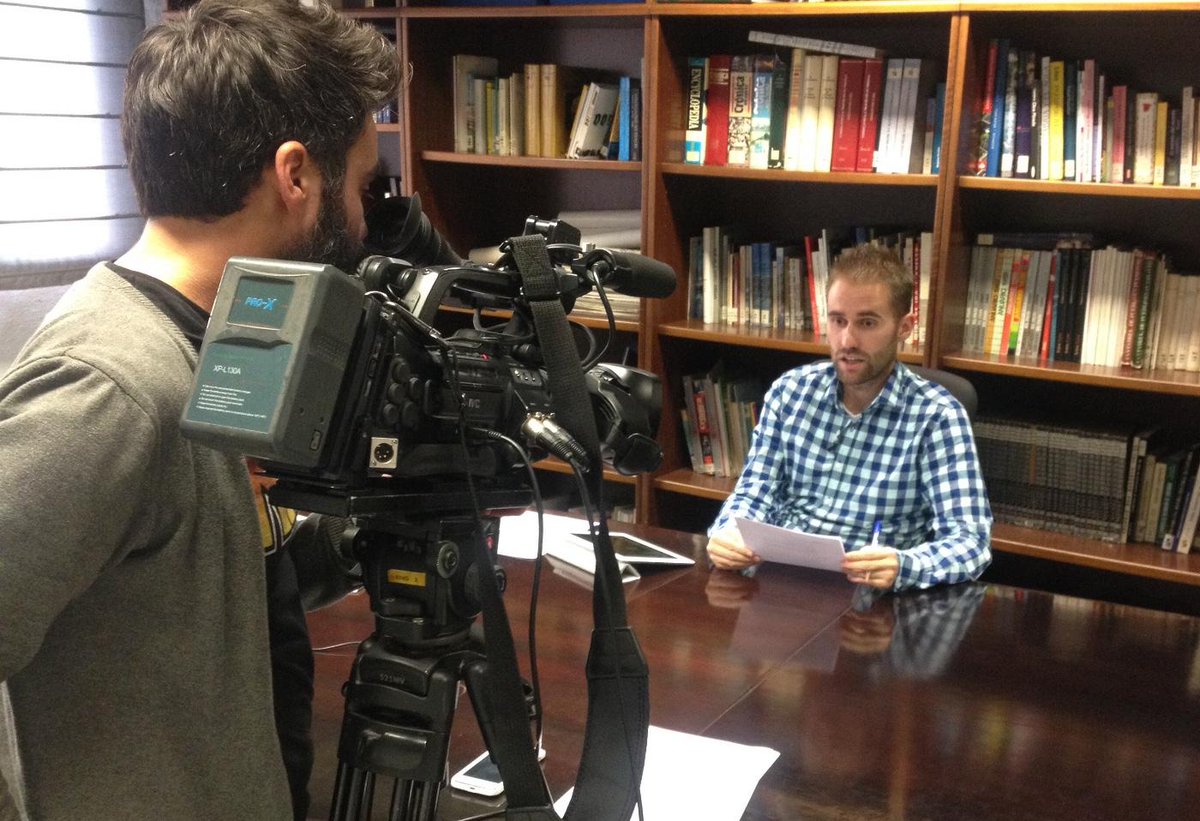 STARTinnovaDM's tweet photo. Con @Roberto_Lacalle en el videochat de #STARTinnovaDM apostando por los jóvenes emprendedores de #Cantabria http://t.co/PWlHlZzHVw