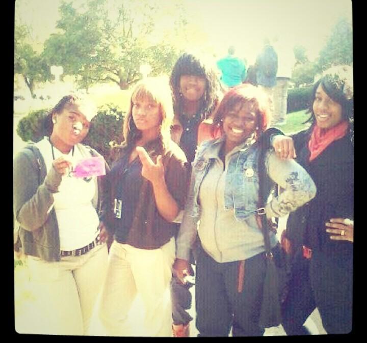 Marijuana_Lungs's tweet photo. @Smoke_Ah_Hontas , @AimezMoi_ , @BadAss_Snapps & @_tenelle tbt 😩😩😂 #THUGGS http://t.co/9zPg5QTtk7