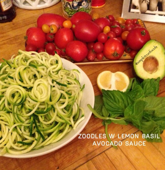 SimpleTrueFoods's tweet image. Zucchini noodles with lemon basil avocado sauce #zoodles instagram.com/p/vnA5peB-lG/?…