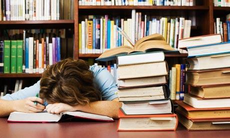 Courseflix's tweet photo. Dit scenario wordt dankzij #courseflix verleden tijd. Hoe? Vertellen we binnenkort! #blok #studeren #fokdeblok http://t.co/G2Tga5d7su