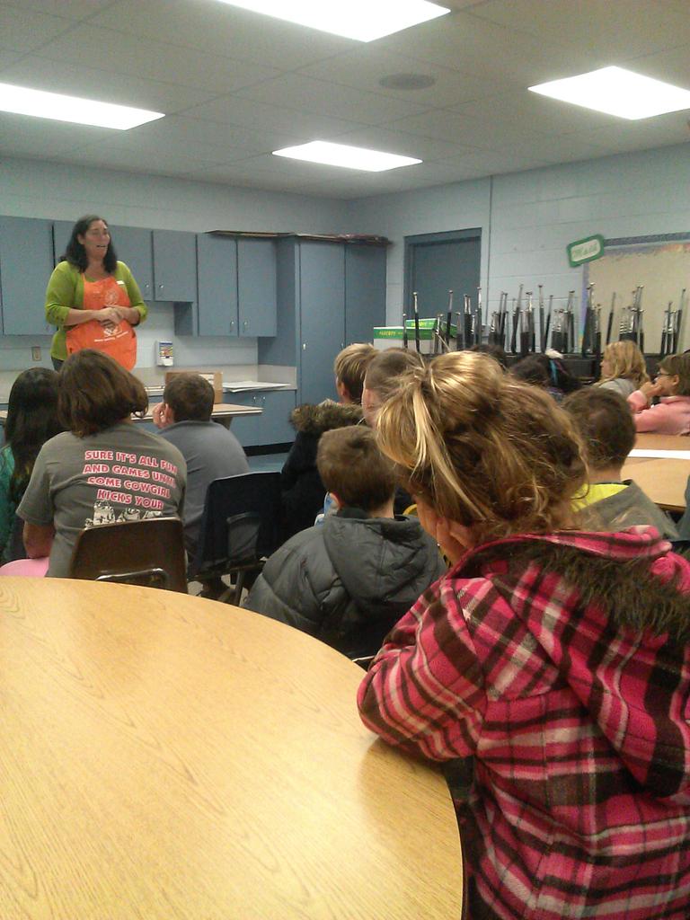 HES_mshorn's tweet photo. 4th Grader Cougars learning about Home Depot for GATI http://t.co/I6aeOJU2uU