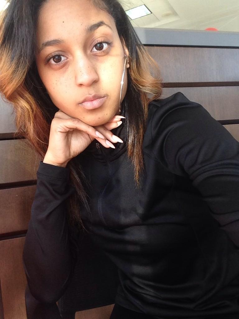 leashbeash_'s tweet photo. Blah 😴 #classisboring #readyforbreak http://t.co/hrG2hadUUB