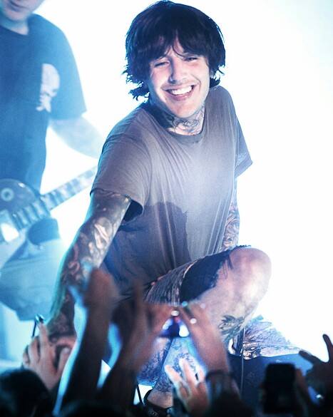 Happy birthday oliver sykes!!!! Huhu the smileeeeeee 