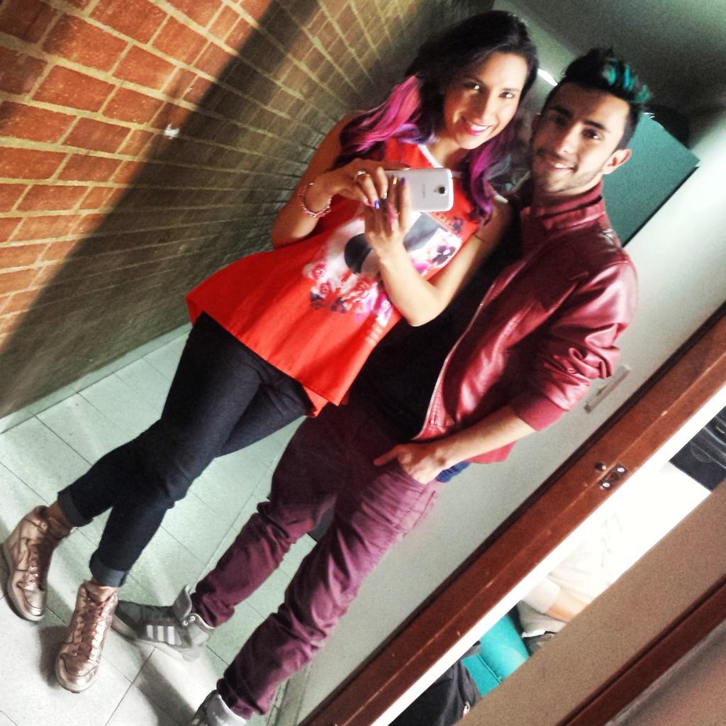 RivaPopMusic's tweet photo. Esta lindura me estaba esperando a la salida del trabajo... y los dos de rojo! #ModoCorazon #RIVALook I 💖U @galeoPop http://t.co/6Tco8YkXYv