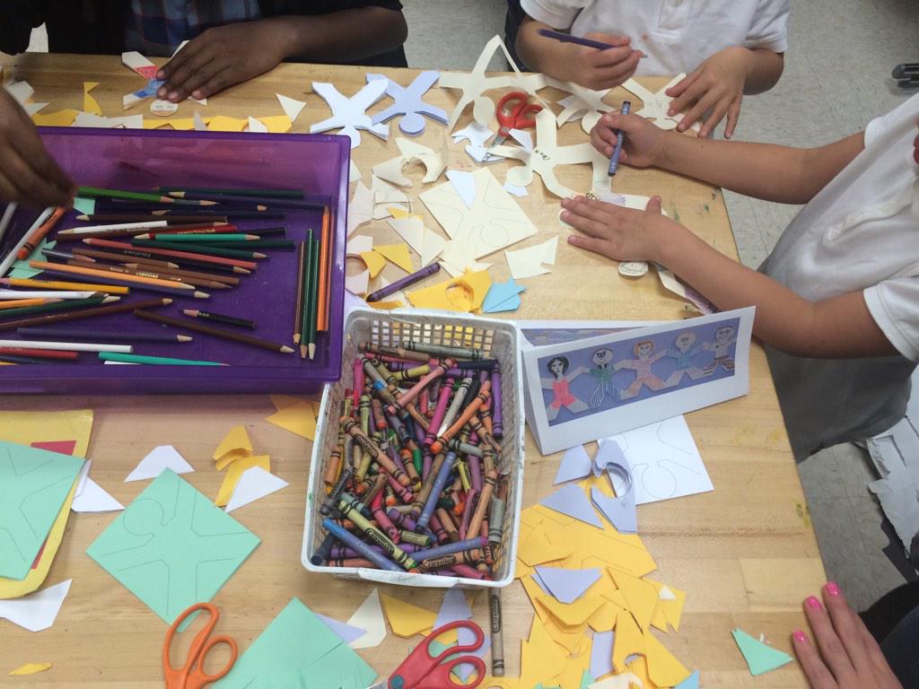 jondodson's tweet photo. #FindleyCLC #HarvestDinner14 - Art Time! Making people cutouts: http://t.co/3hrzqA4UEN