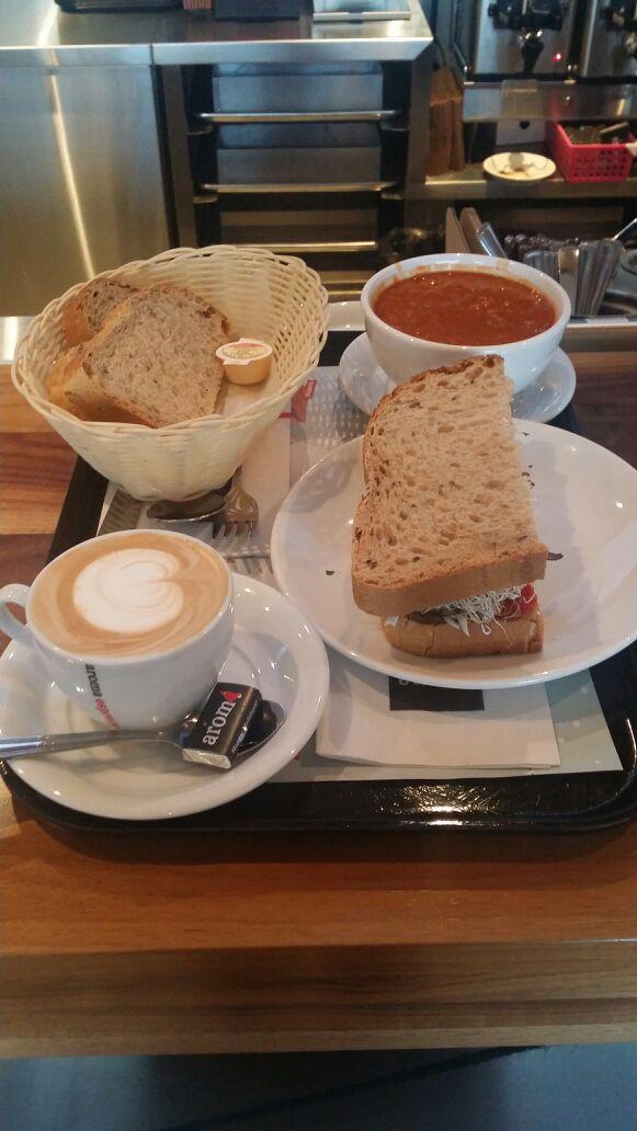 markvillemall's tweet photo. Dinner time. Let's get something healthy and light.... http://t.co/uXxhm78fgQ