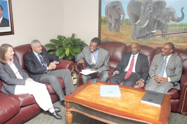 UbaloziUSA's tweet image. @USAID @WesternUnion @Homestrings and Z. Dagne of 
#GlobalTracking at @DiasporaMarket 2014 
tinyurl.com/n457jgg