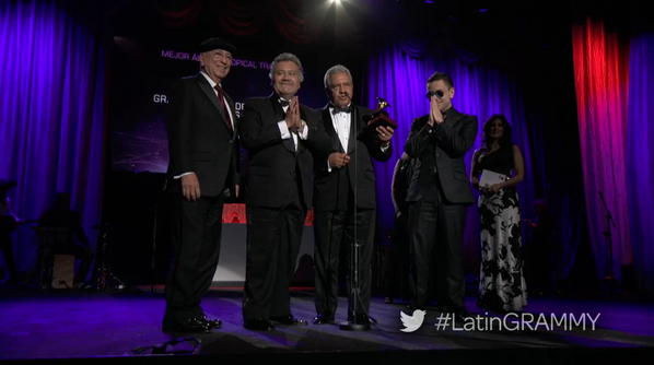 CHR_Records's tweet photo. Nuestro Director @frinconcano y @mipapasintuiter ganan el @latingrammys como Productores del disco de @santaneramx http://t.co/bKXZc75c68