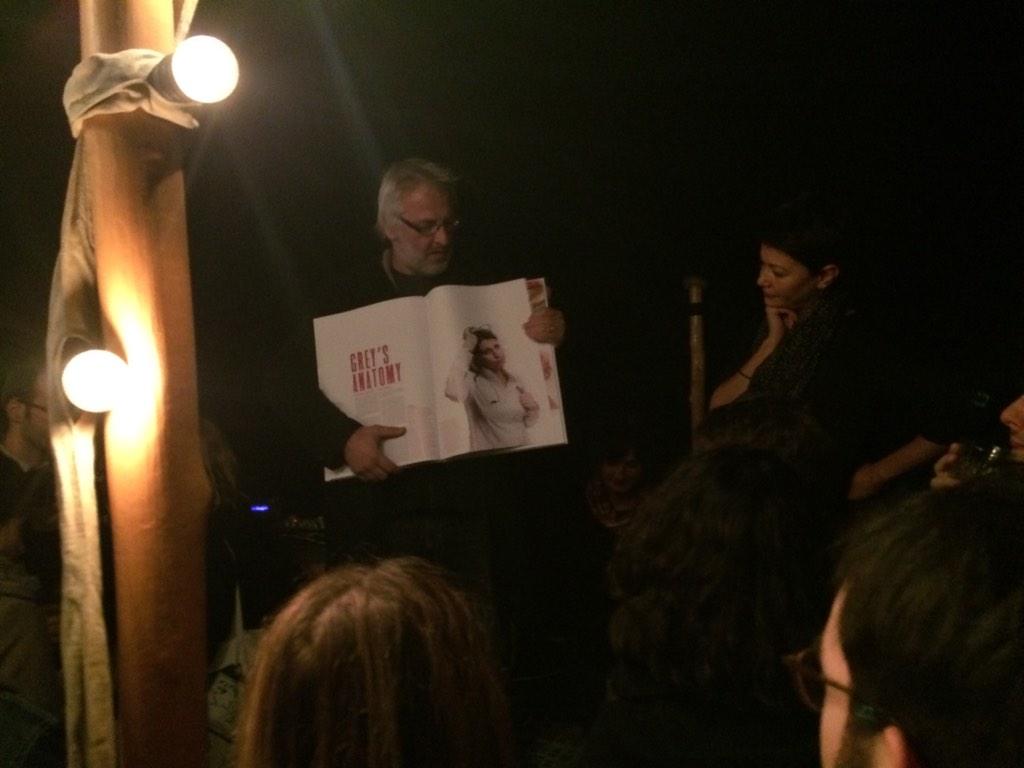 StephaneBahic's tweet photo. Lancement du livre plateaux-tele en série. Conference de presse improvisée devant le bar au Perchoir - paris 11 http://t.co/Up5WQGB8hv