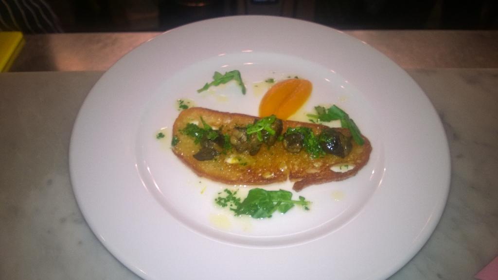 DanExchequer's tweet image. Snails @thehenryroot, great with a glass of Beaujolais. Come along and give them a try.