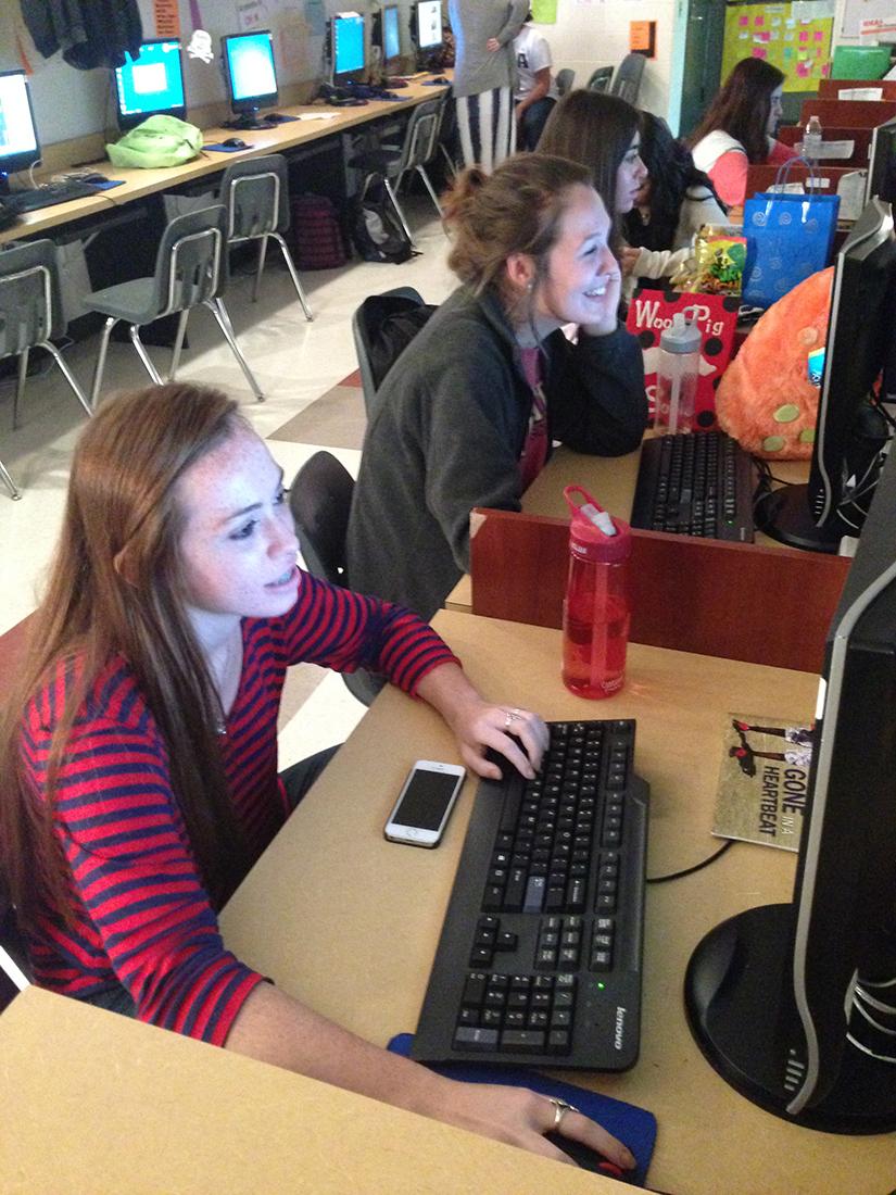 CyFairJoel's tweet photo. Yearbook students @kyleighisaac &amp; @Gracietosh having fun while working on the yearbook in Ms Paysse's class! http://t.co/CHFIOeekj1