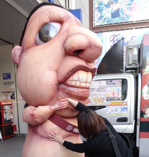 japacomi's tweet photo. new Titan appeared in Tokyo! http://t.co/zx9tIkTOvU