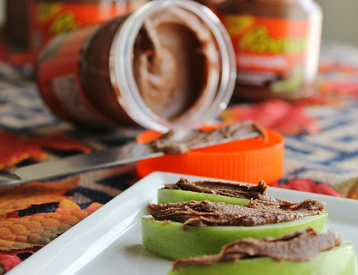 pyrodamsel's tweet photo. Have you tried new @ReesesPBCups Reese's Spreads by @hersheys? It makes #AnySnackPerfect #ad http://t.co/5GRupq0EIk http://t.co/oIezR0xFlR