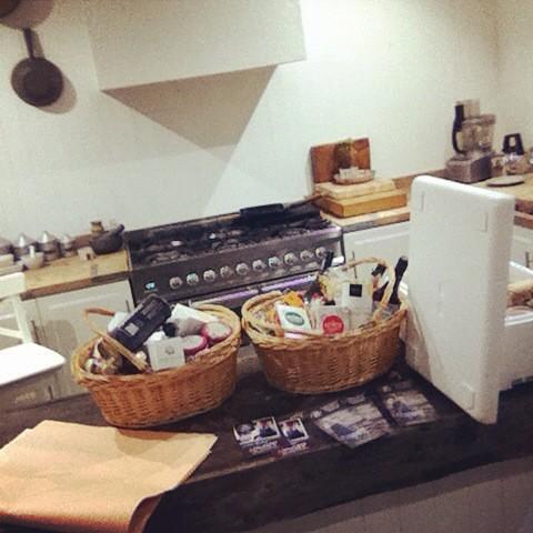 gdcornwallguide's tweet image. Kit &amp;amp; caboodle from @Etheringtons Farm Shop. #meatboxes &amp;amp; #christmashamper at the ready!