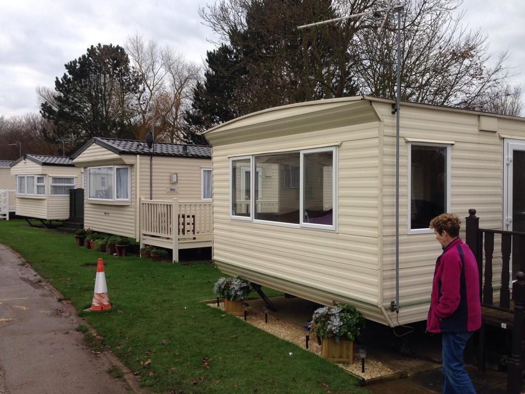darrenturfrey's tweet photo. Two neighbours got a discount for having there caravans double glazed at the same time http://t.co/iadq2dRTUf