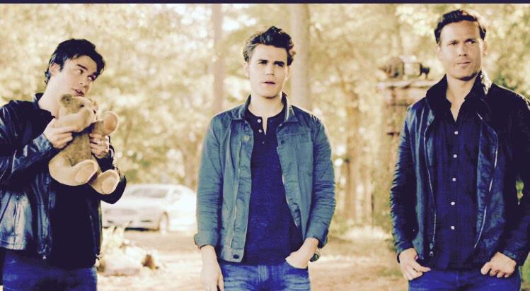 DElenaTimeless's tweet photo. #TVDThursday @TheJoshuaButler directed this one‼️ You know it's gonna be awesome #LoveIsUndead http://t.co/AO9x4y8Zup