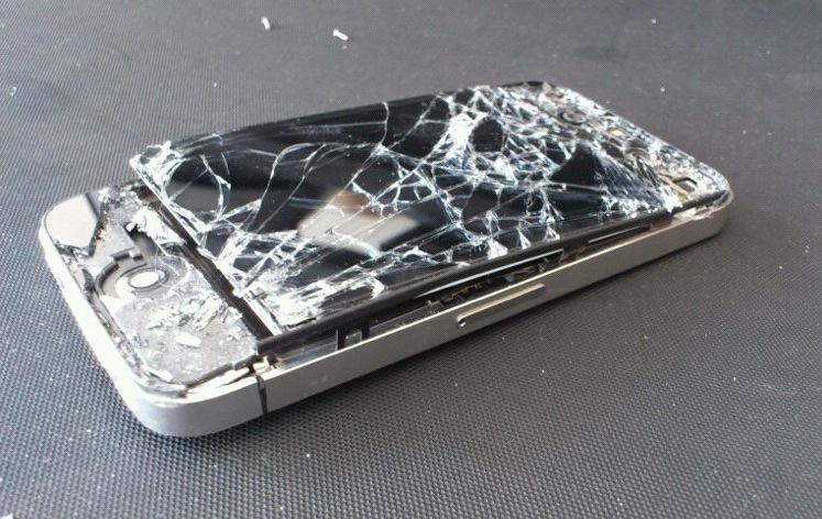 namastedivya's tweet image. The new iPhone 6 breaks easily.