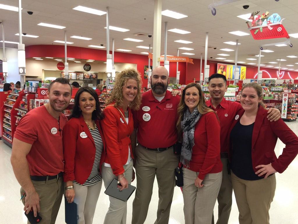 GSTL Thomas at T1527 is amazing! Speedweaving at its finest! #friendlyin2 <a href="/angel_yanke/">Angel</a> Thank u! #TargetScoop