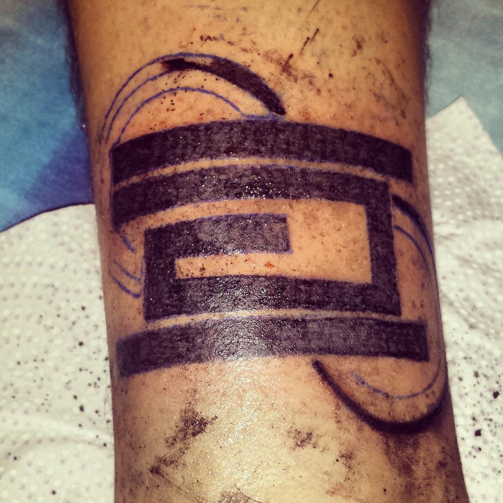 Dejotapau's tweet photo. Tatuaje en proceso! DRUMCODE RESPECT! #DrumcodeInk #Techno #DrumcodeTechno @DrumcodeRecords @realAdamBeyer http://t.co/L6GJ8cboRG